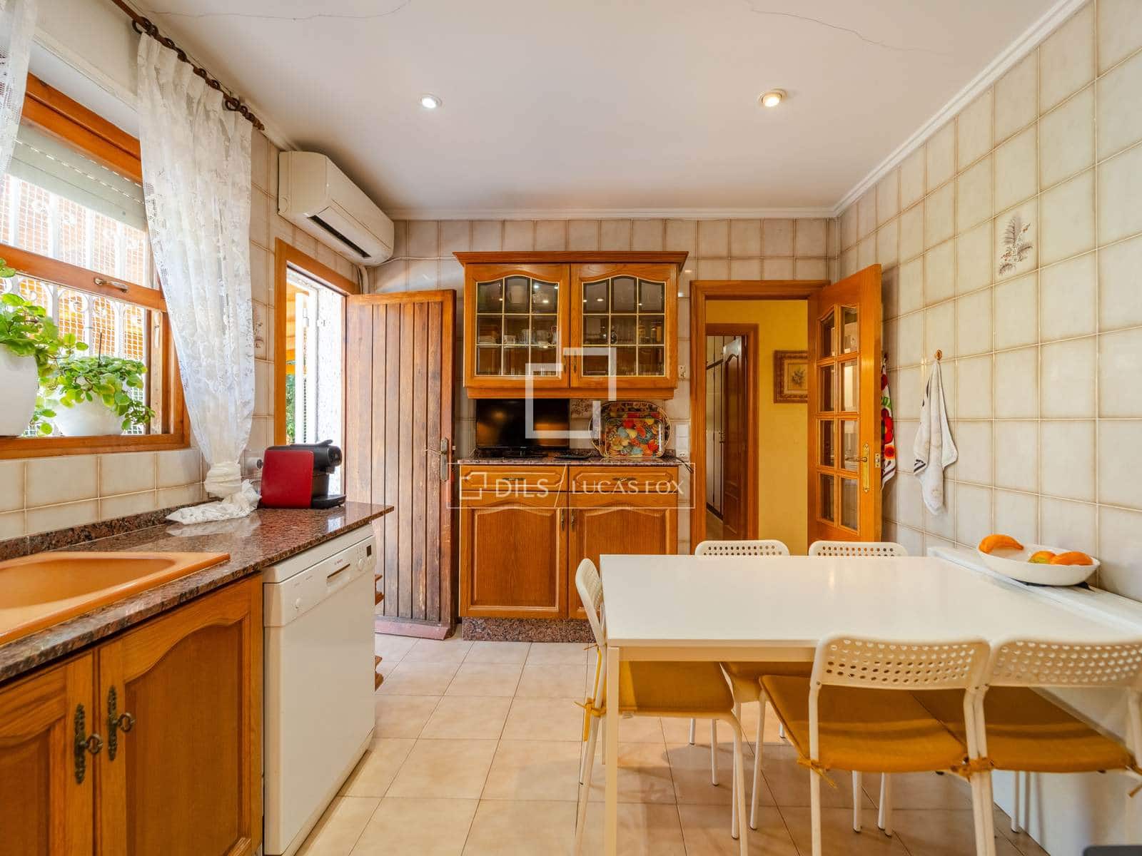 3 slaapkamer Villa te koop in L'Eliana met zwembad garage - € 890.000 (Ref: 10158675)