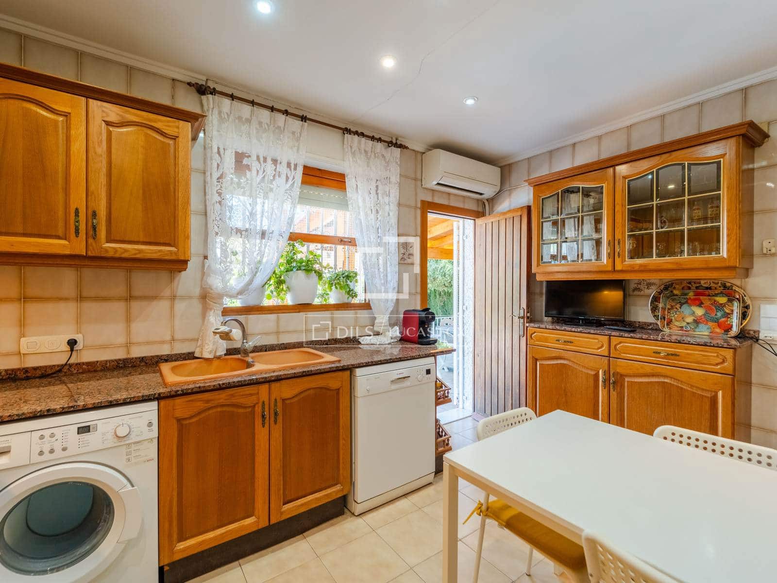 3 slaapkamer Villa te koop in L'Eliana met zwembad garage - € 890.000 (Ref: 10158675)
