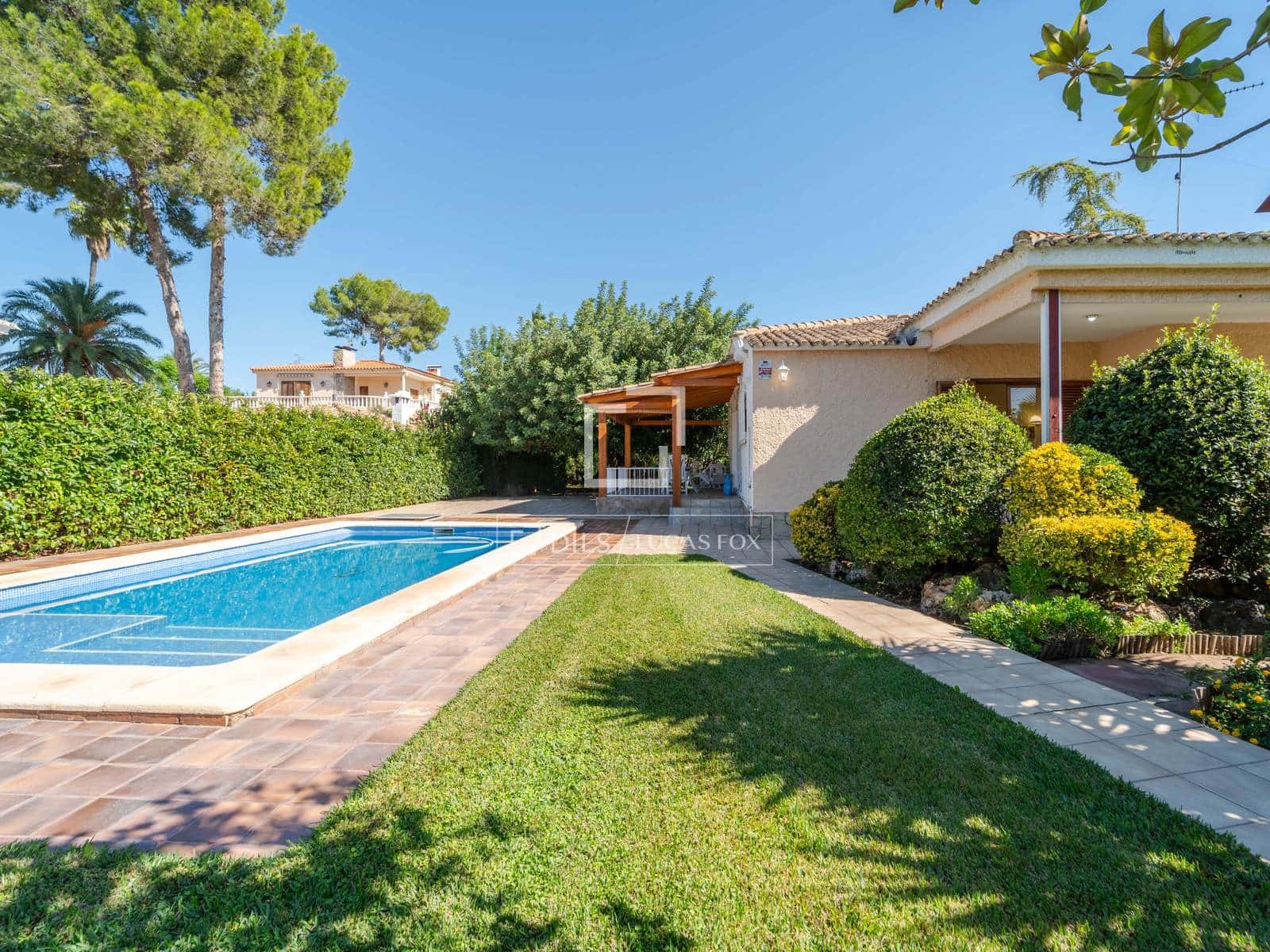 3 slaapkamer Villa te koop in L'Eliana met zwembad garage - € 890.000 (Ref: 10158675)