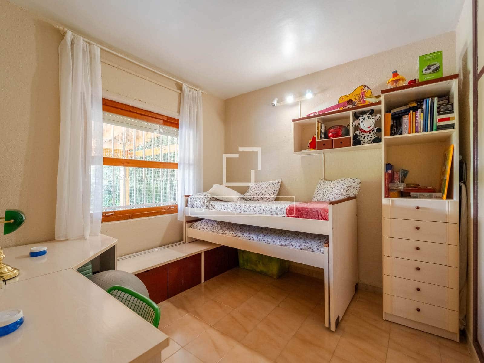 3 slaapkamer Villa te koop in L'Eliana met zwembad garage - € 890.000 (Ref: 10158675)