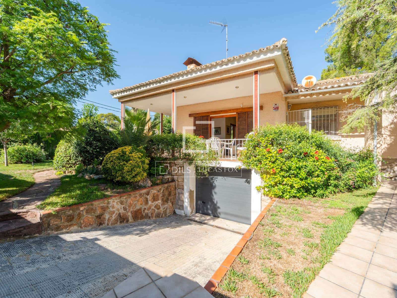 3 slaapkamer Villa te koop in L'Eliana met zwembad garage - € 890.000 (Ref: 10158675)