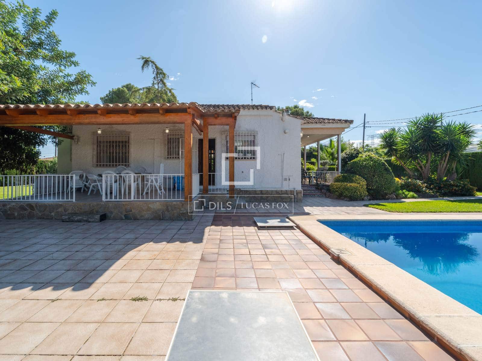 3 slaapkamer Villa te koop in L'Eliana met zwembad garage - € 890.000 (Ref: 10158675)