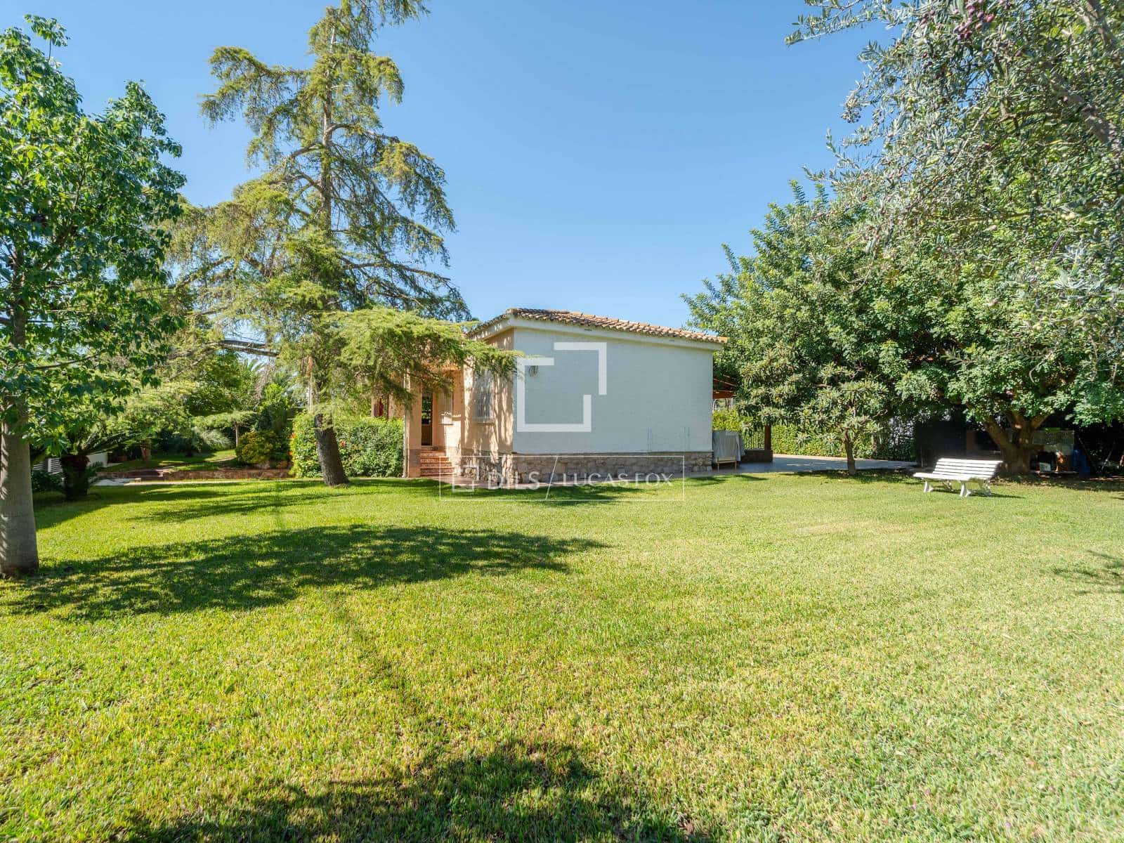 3 slaapkamer Villa te koop in L'Eliana met zwembad garage - € 890.000 (Ref: 10158675)