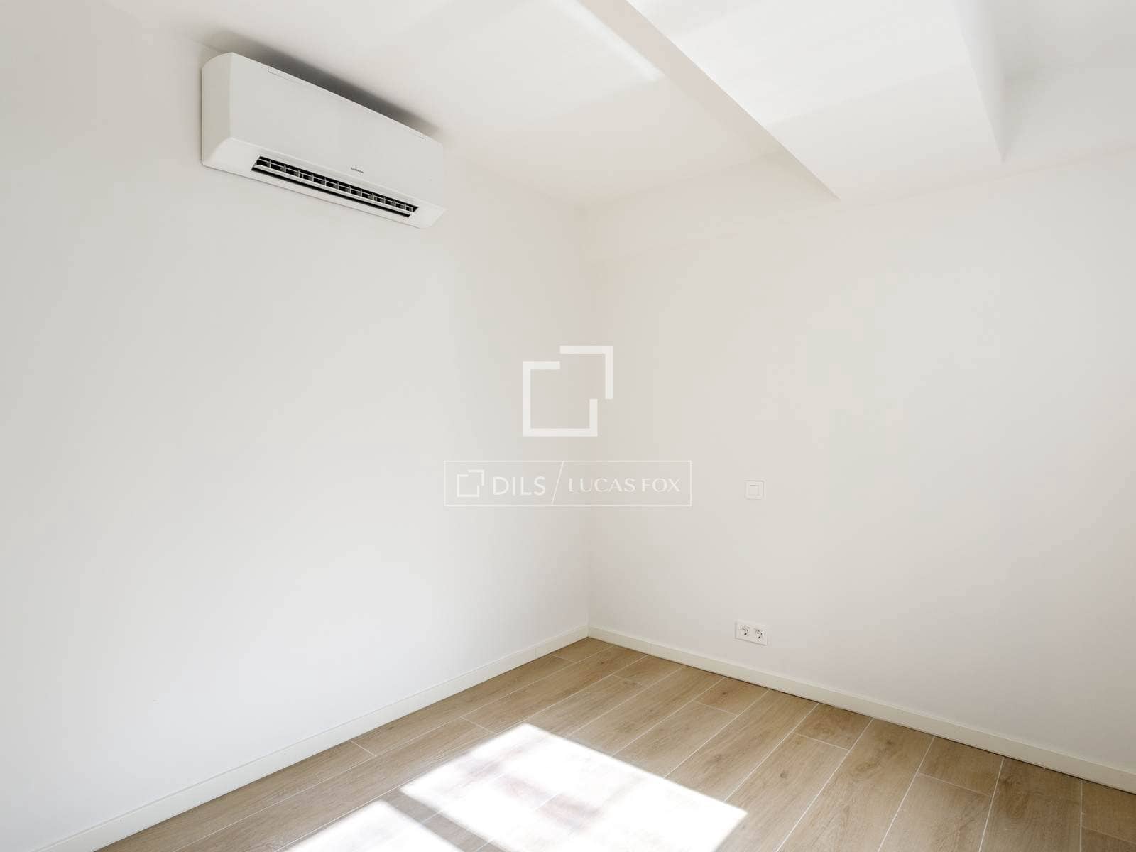Appartement de 2 chambres à louer à Madrid ville avec garage - 1 550 € (Ref: 10159925)