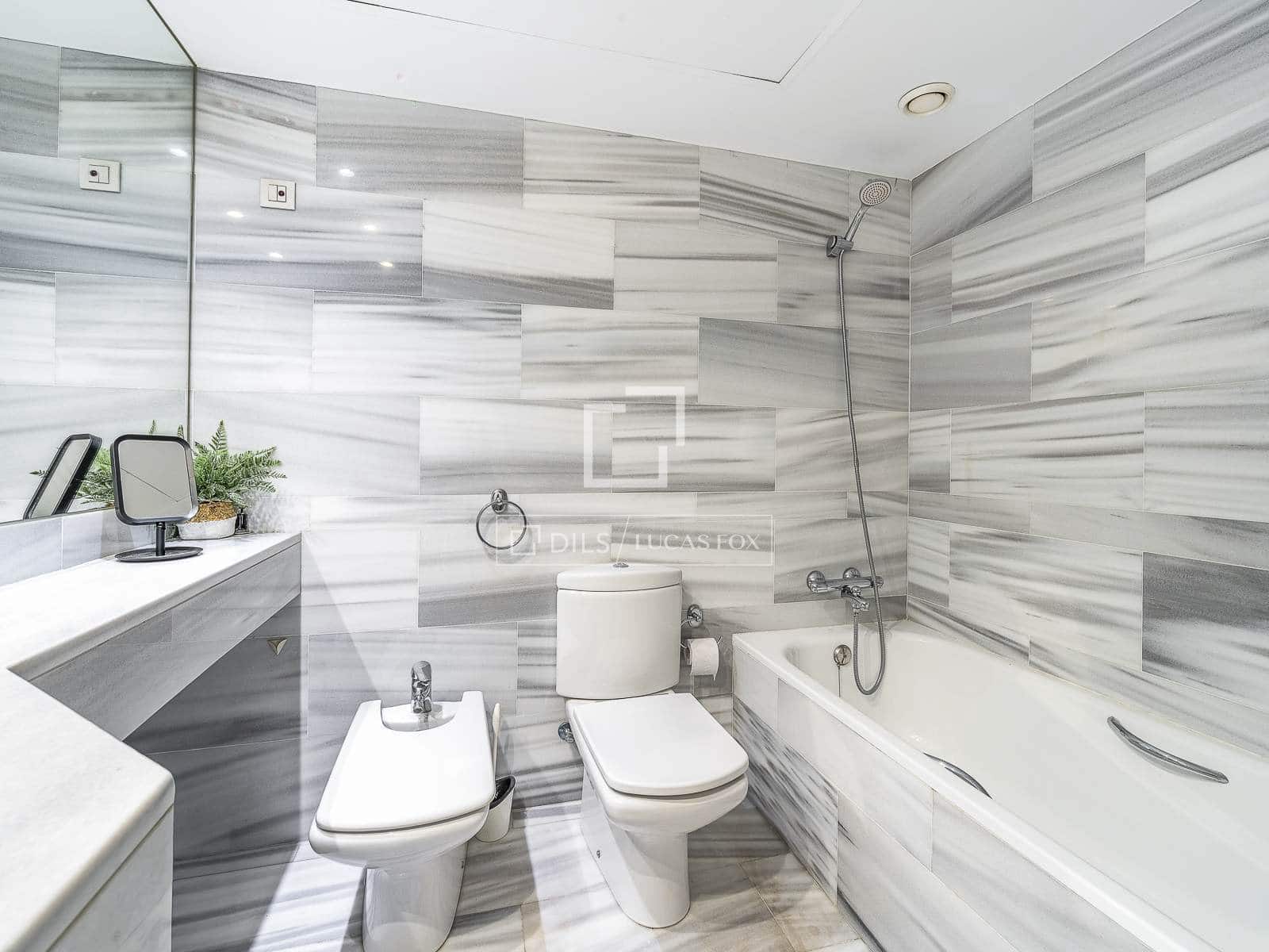 2 sypialnia Apartament na sprzedaż w Miasto Barcelona z basenem - 885 000 € (Ref: 10160065)