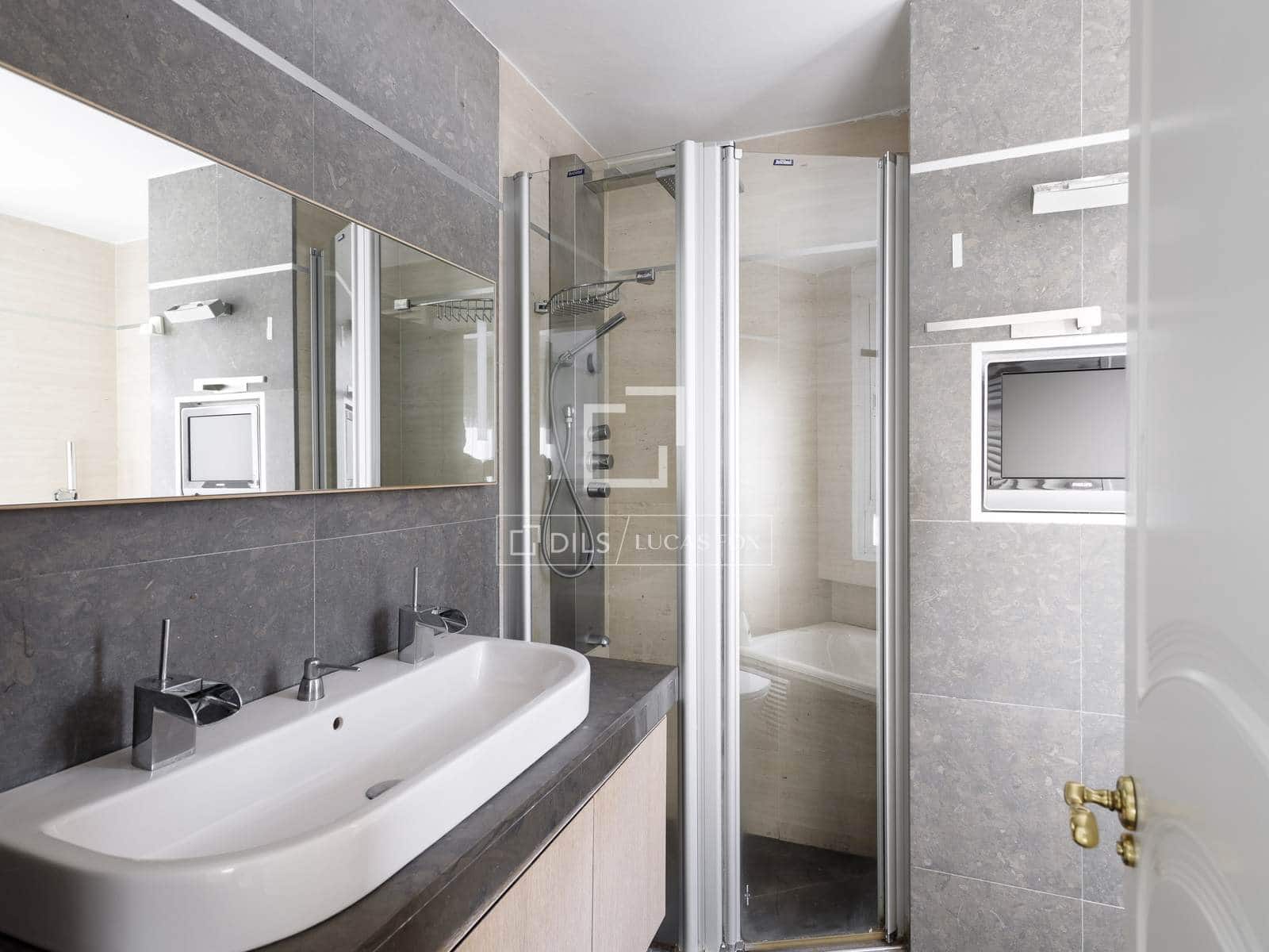 6 soveværelse Lejlighed til leje i Madrid by med garage - € 6.500 (Ref: 10160234)