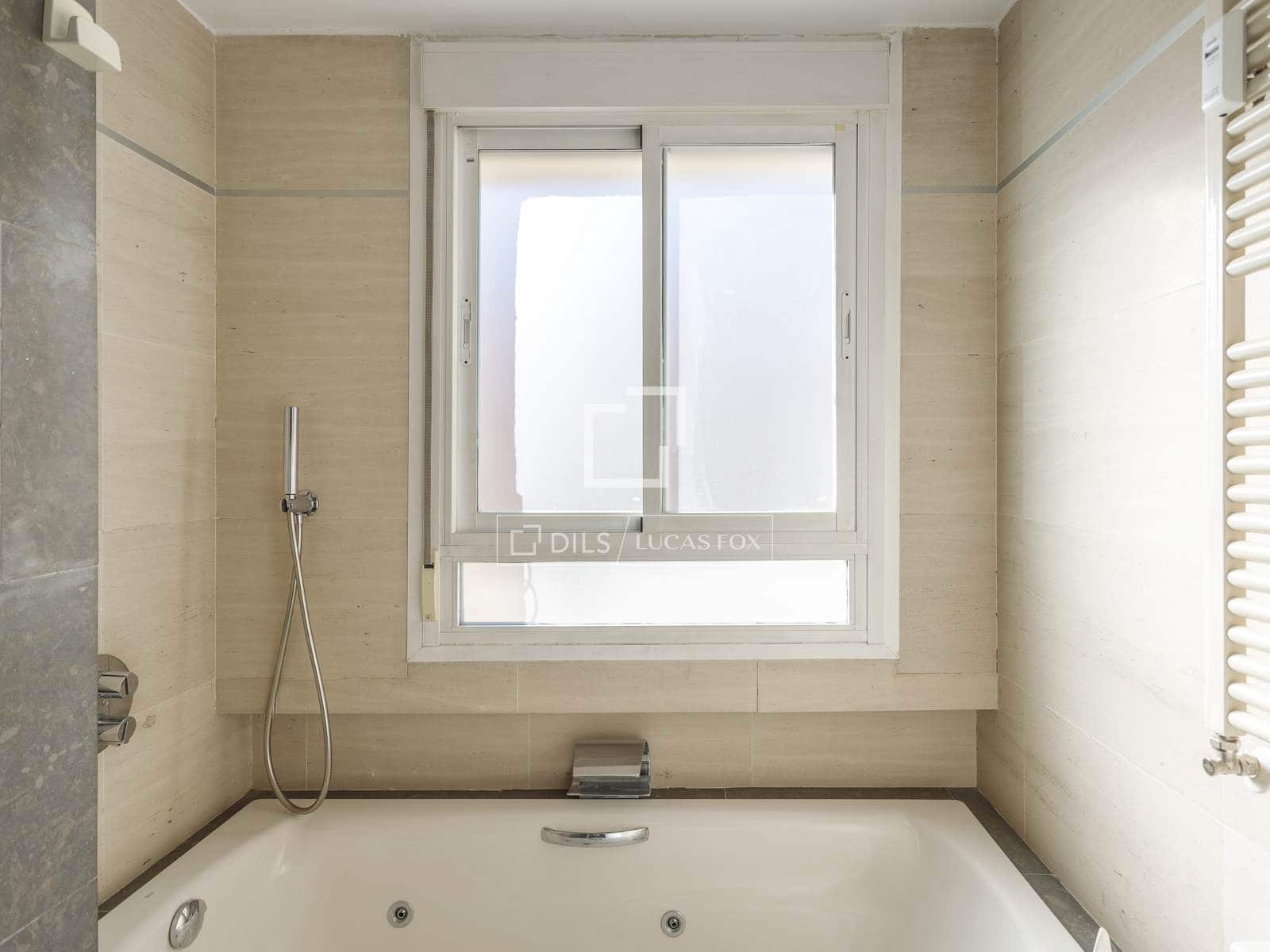 6 soveværelse Lejlighed til leje i Madrid by med garage - € 6.500 (Ref: 10160234)