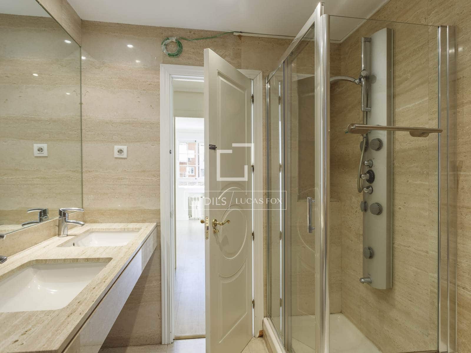 6 soveværelse Lejlighed til leje i Madrid by med garage - € 6.500 (Ref: 10160234)