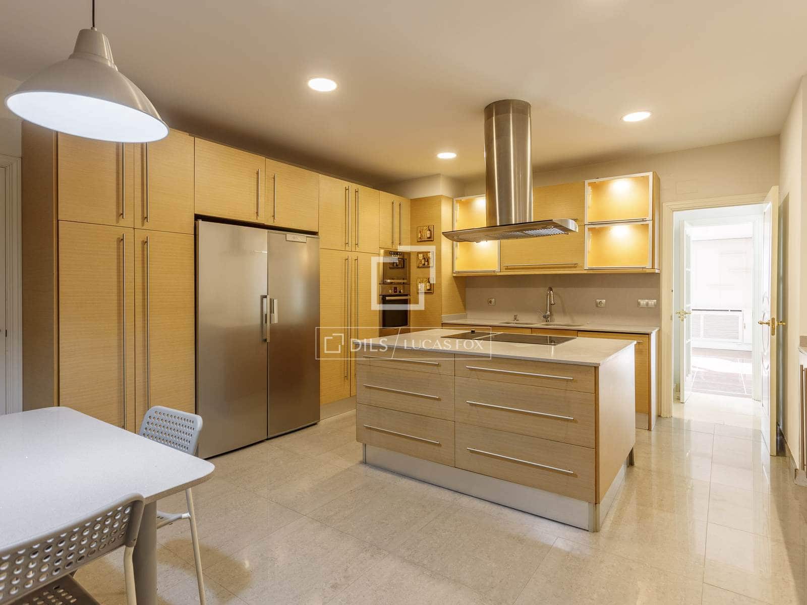 6 soveværelse Lejlighed til leje i Madrid by med garage - € 6.500 (Ref: 10160234)
