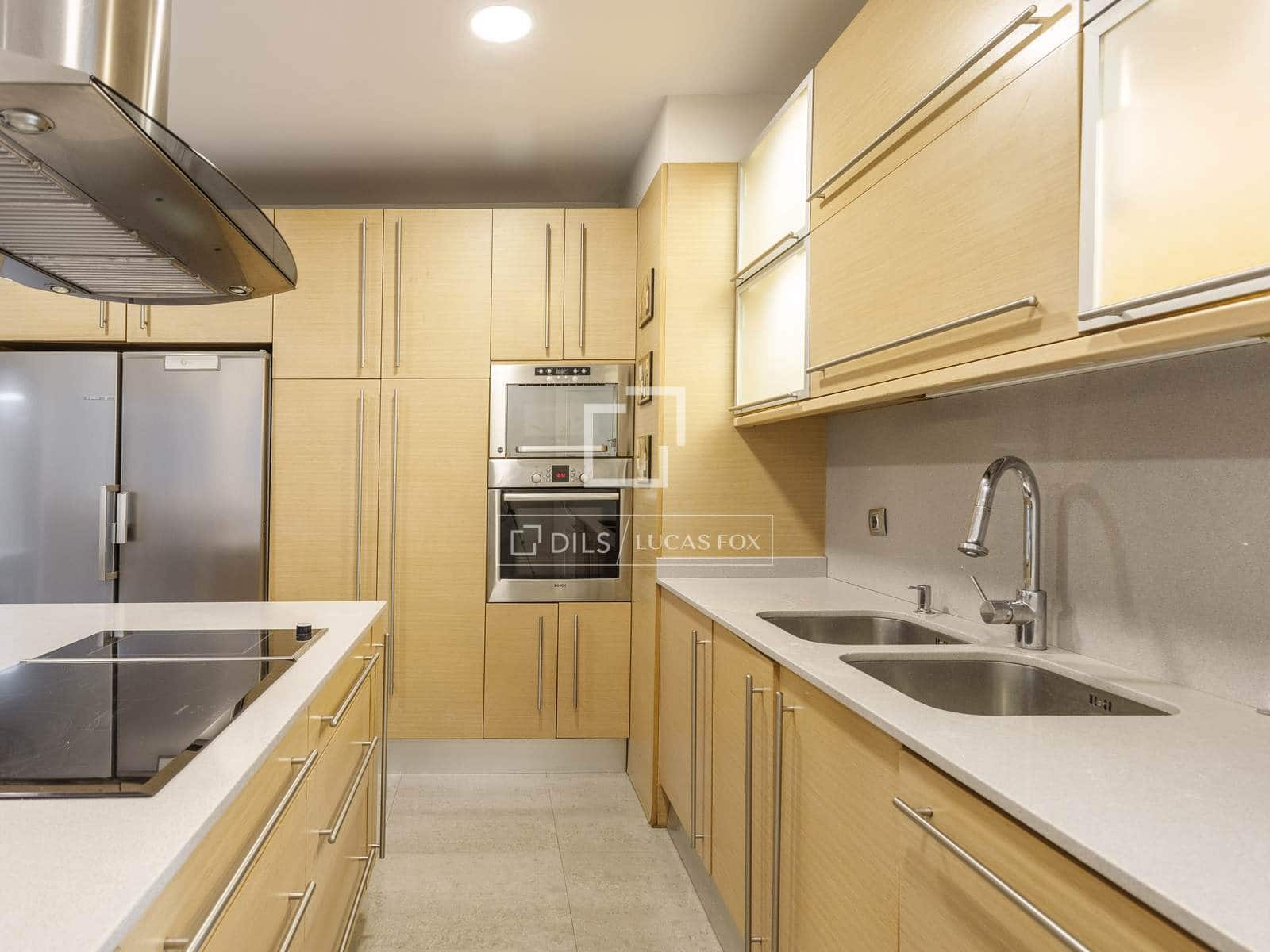 6 soveværelse Lejlighed til leje i Madrid by med garage - € 6.500 (Ref: 10160234)
