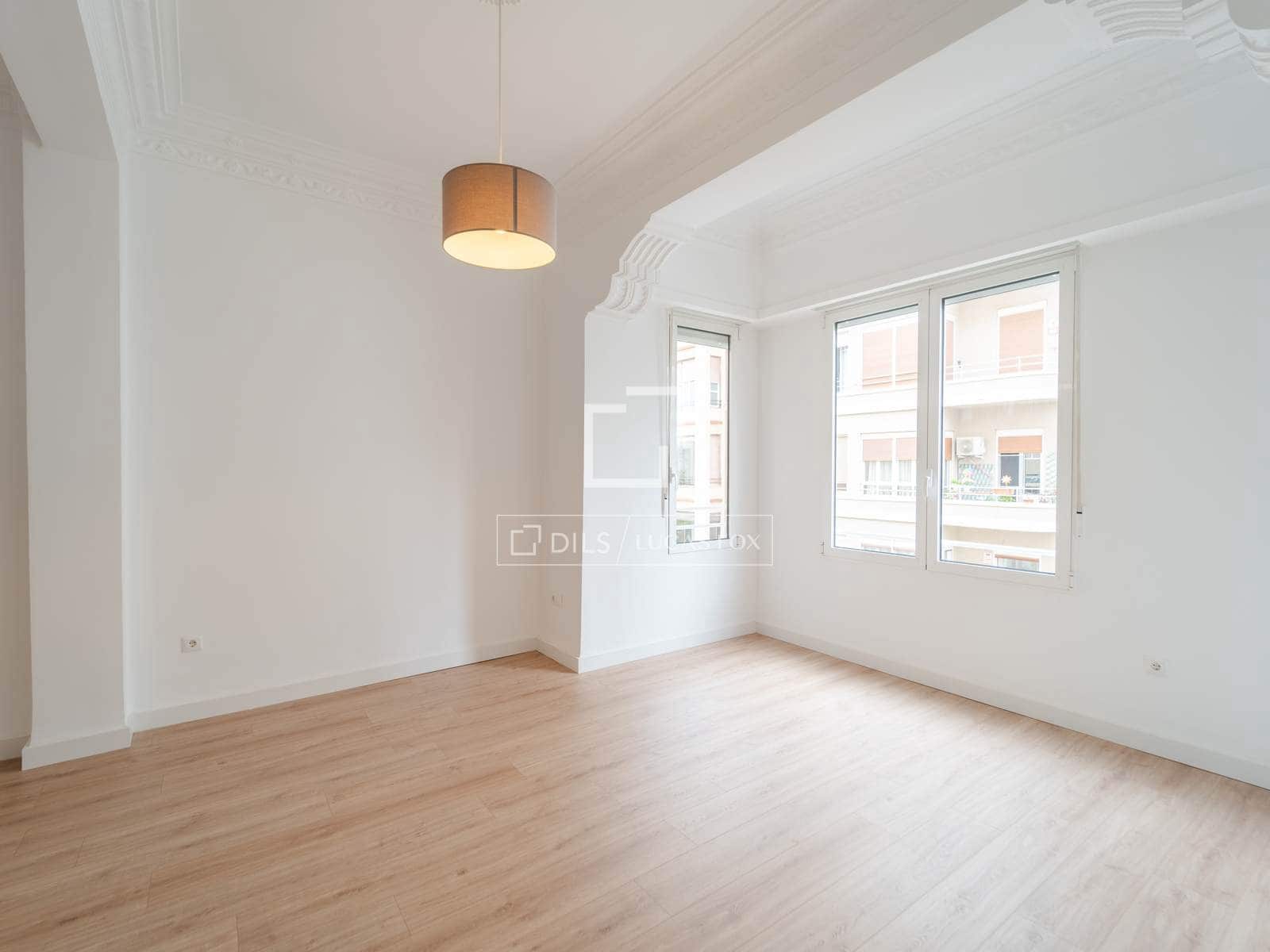4 quarto Apartamento para arrendar em Valencia cidade - 2 200 € (Ref: 10160237)