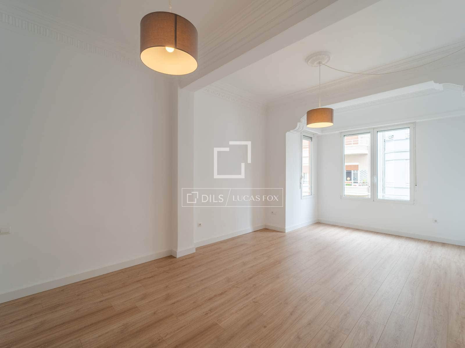 4 quarto Apartamento para arrendar em Valencia cidade - 2 200 € (Ref: 10160237)