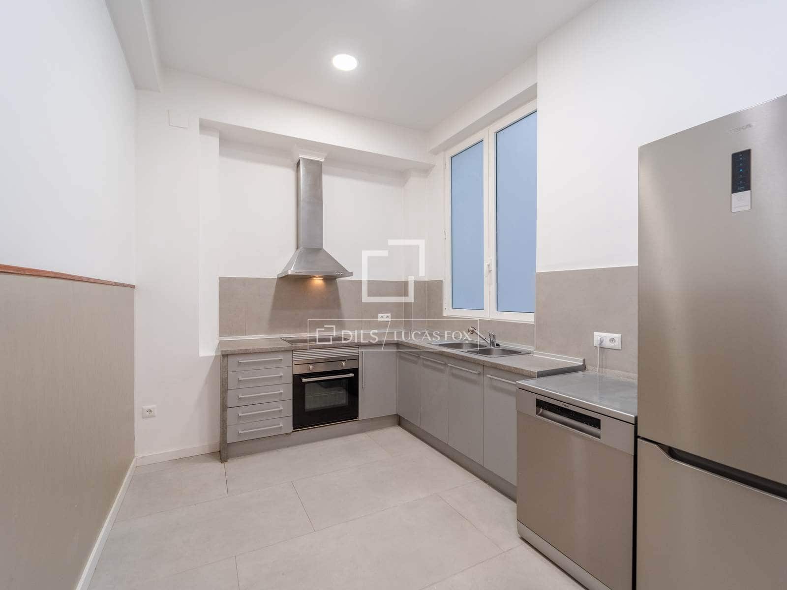4 quarto Apartamento para arrendar em Valencia cidade - 2 200 € (Ref: 10160237)