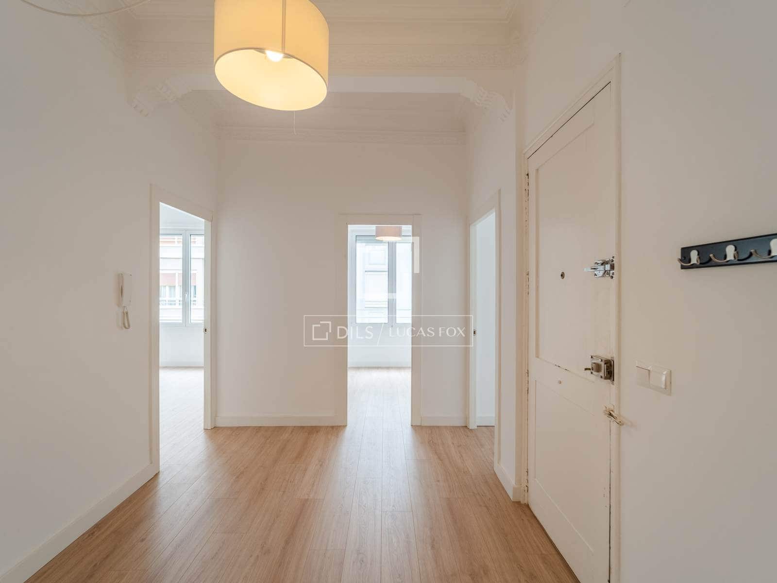 4 quarto Apartamento para arrendar em Valencia cidade - 2 200 € (Ref: 10160237)