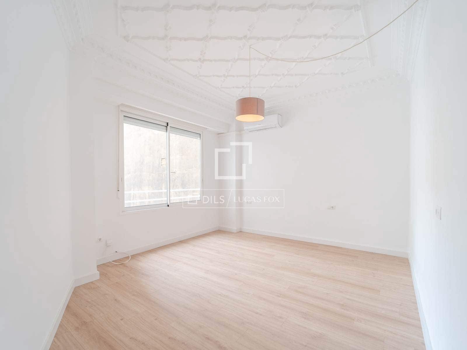 4 quarto Apartamento para arrendar em Valencia cidade - 2 200 € (Ref: 10160237)