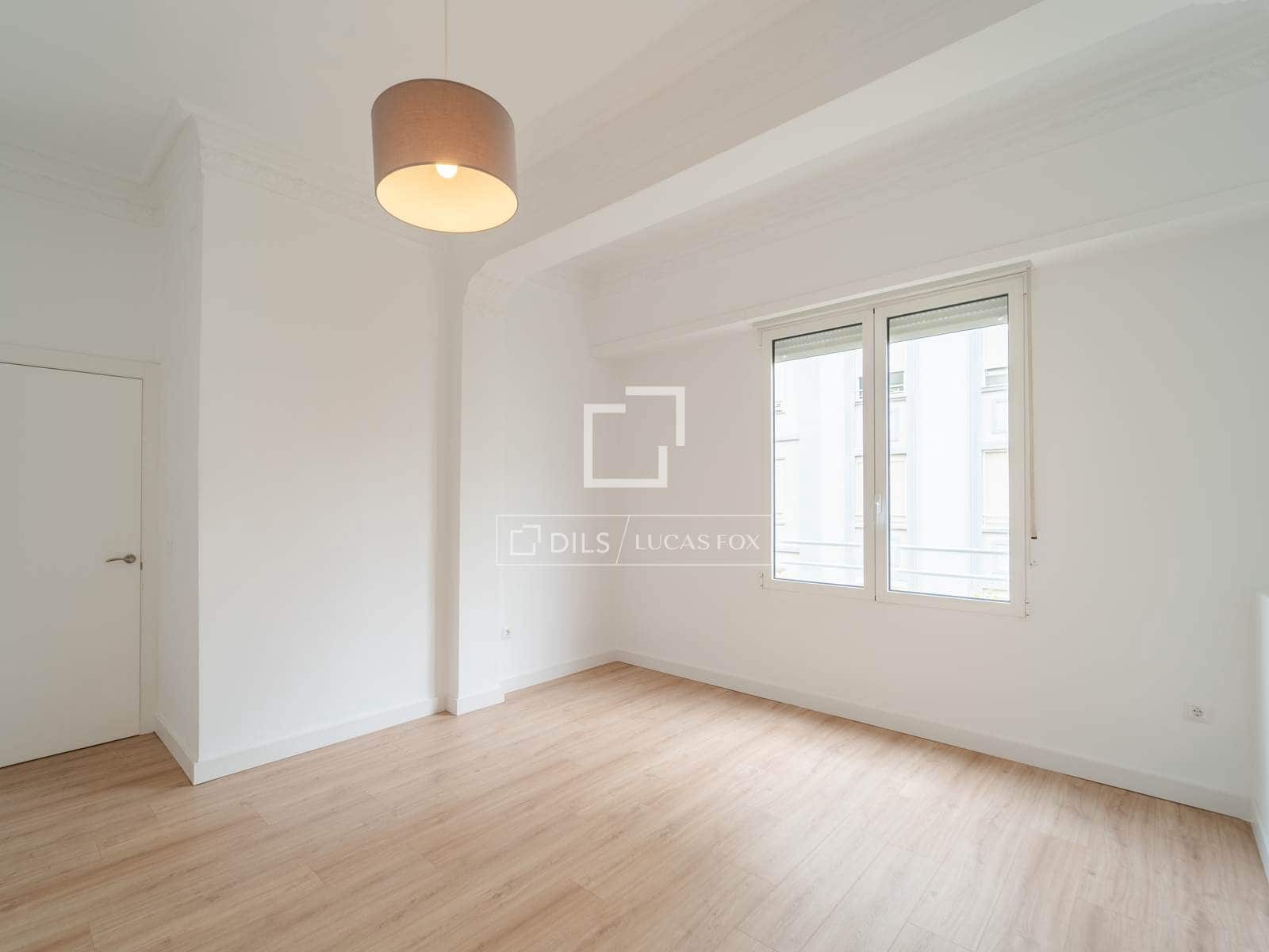 4 quarto Apartamento para arrendar em Valencia cidade - 2 200 € (Ref: 10160237)