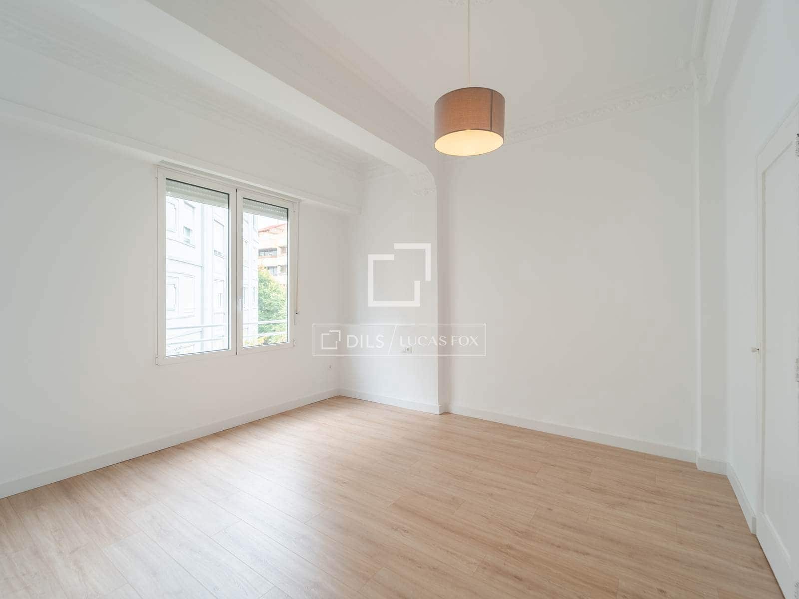 4 quarto Apartamento para arrendar em Valencia cidade - 2 200 € (Ref: 10160237)