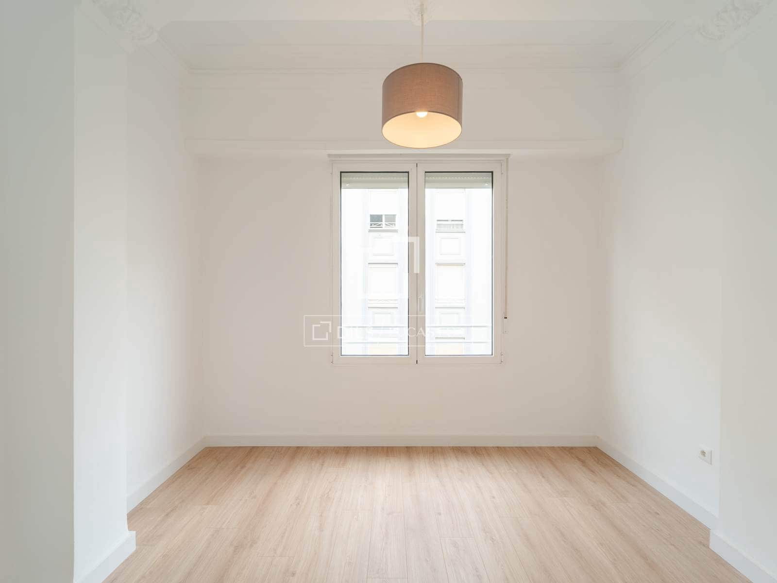 4 quarto Apartamento para arrendar em Valencia cidade - 2 200 € (Ref: 10160237)