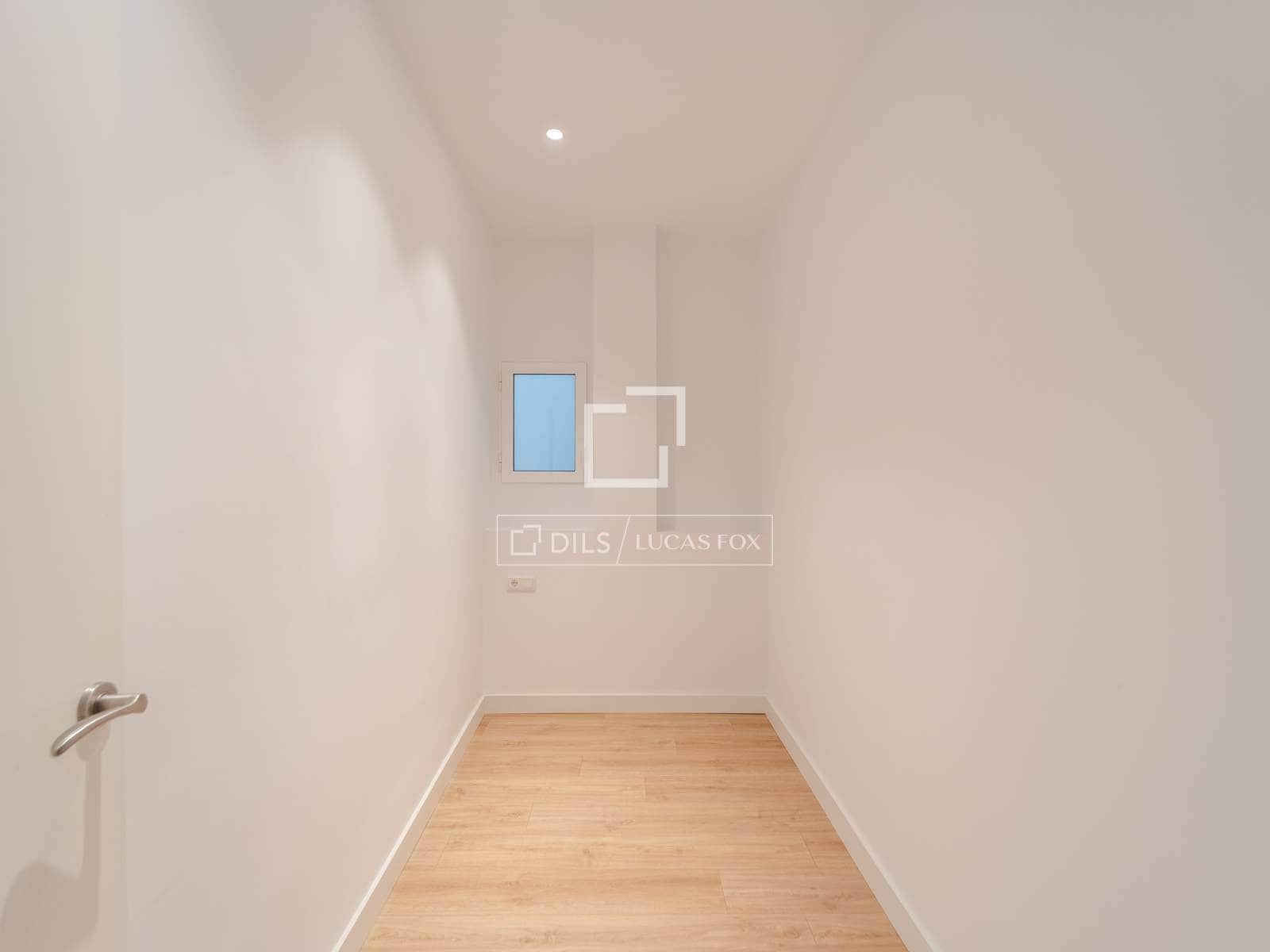 4 quarto Apartamento para arrendar em Valencia cidade - 2 200 € (Ref: 10160237)