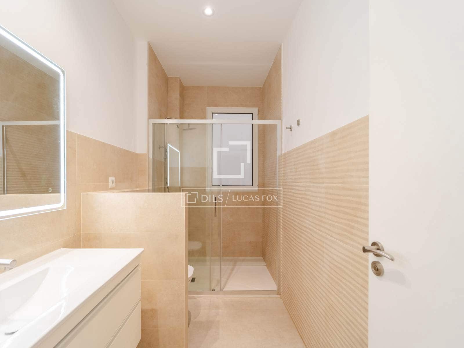 4 quarto Apartamento para arrendar em Valencia cidade - 2 200 € (Ref: 10160237)