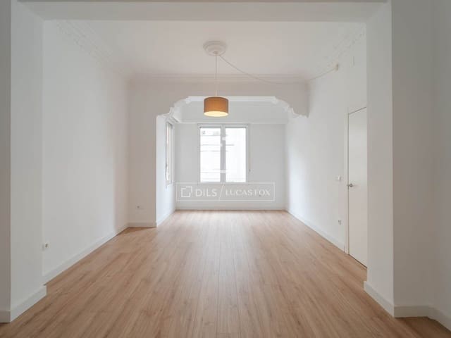 4 quarto Apartamento para arrendar em Valência cidade - 2 200 € (Ref: 10160237)