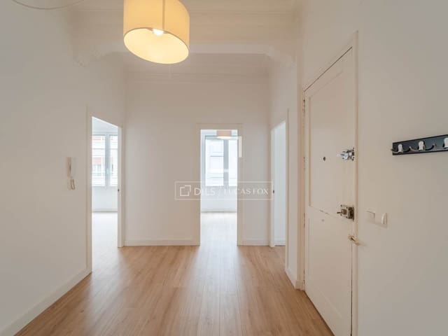 4 quarto Apartamento para arrendar em Valência cidade - 2 200 € (Ref: 10160237)