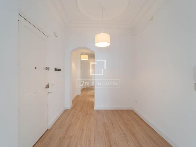 4 quarto Apartamento para arrendar em Valência cidade - 2 200 € (Ref: 10160237)