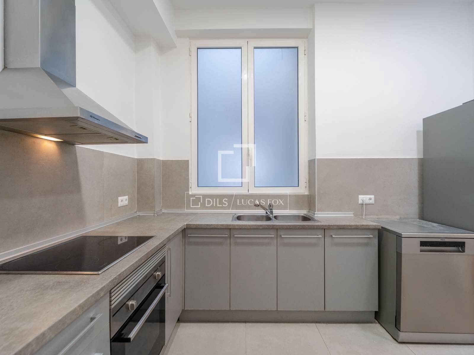 4 quarto Apartamento para arrendar em Valencia cidade - 2 200 € (Ref: 10160237)