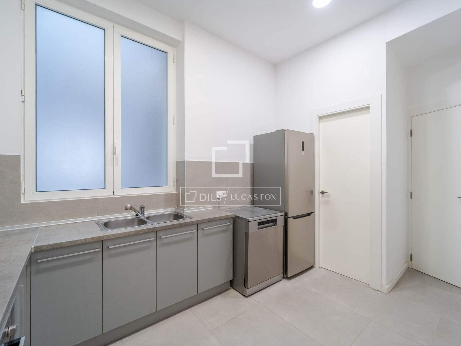 4 quarto Apartamento para arrendar em Valencia cidade - 2 200 € (Ref: 10160237)