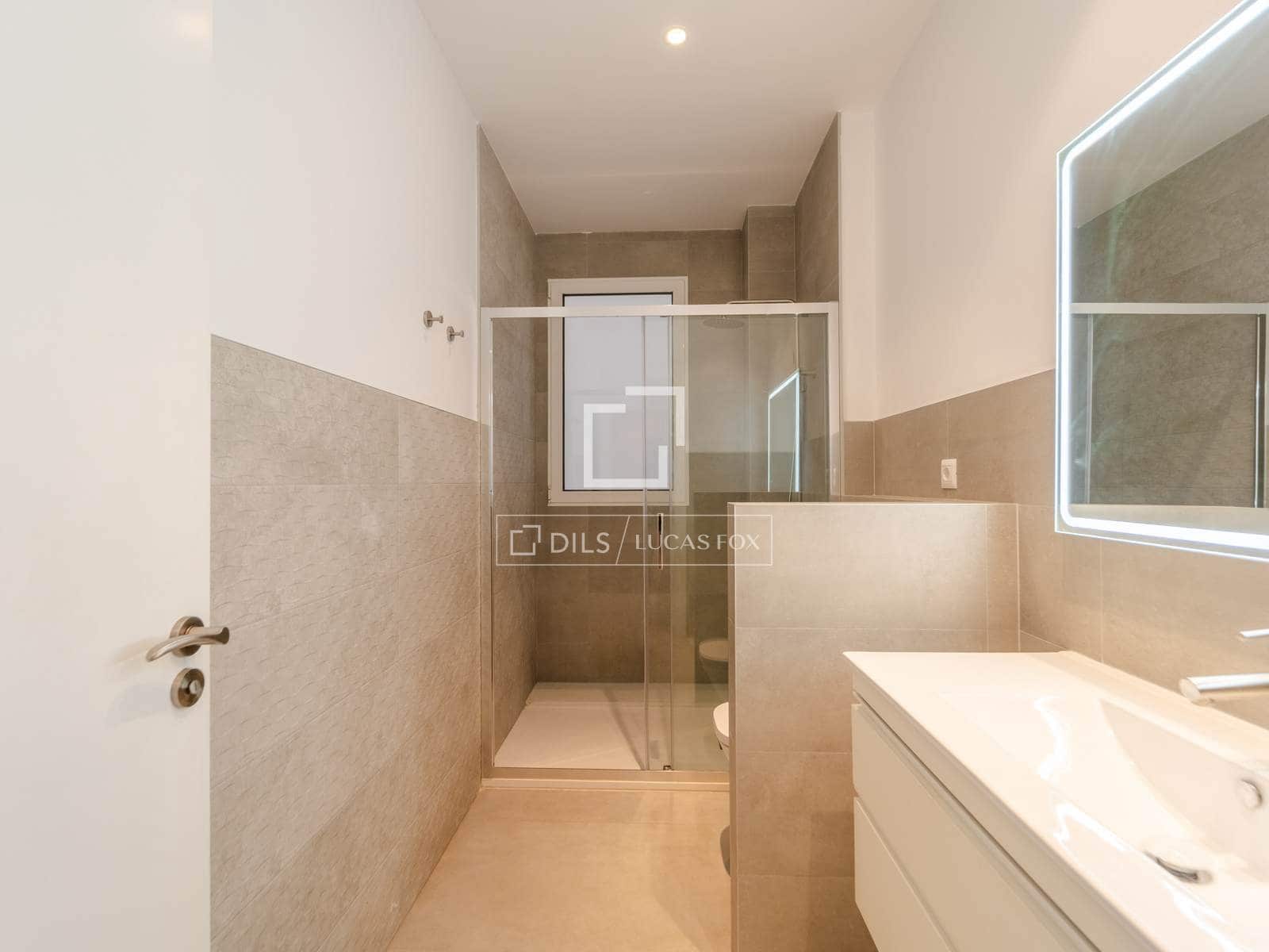 4 quarto Apartamento para arrendar em Valencia cidade - 2 200 € (Ref: 10160237)