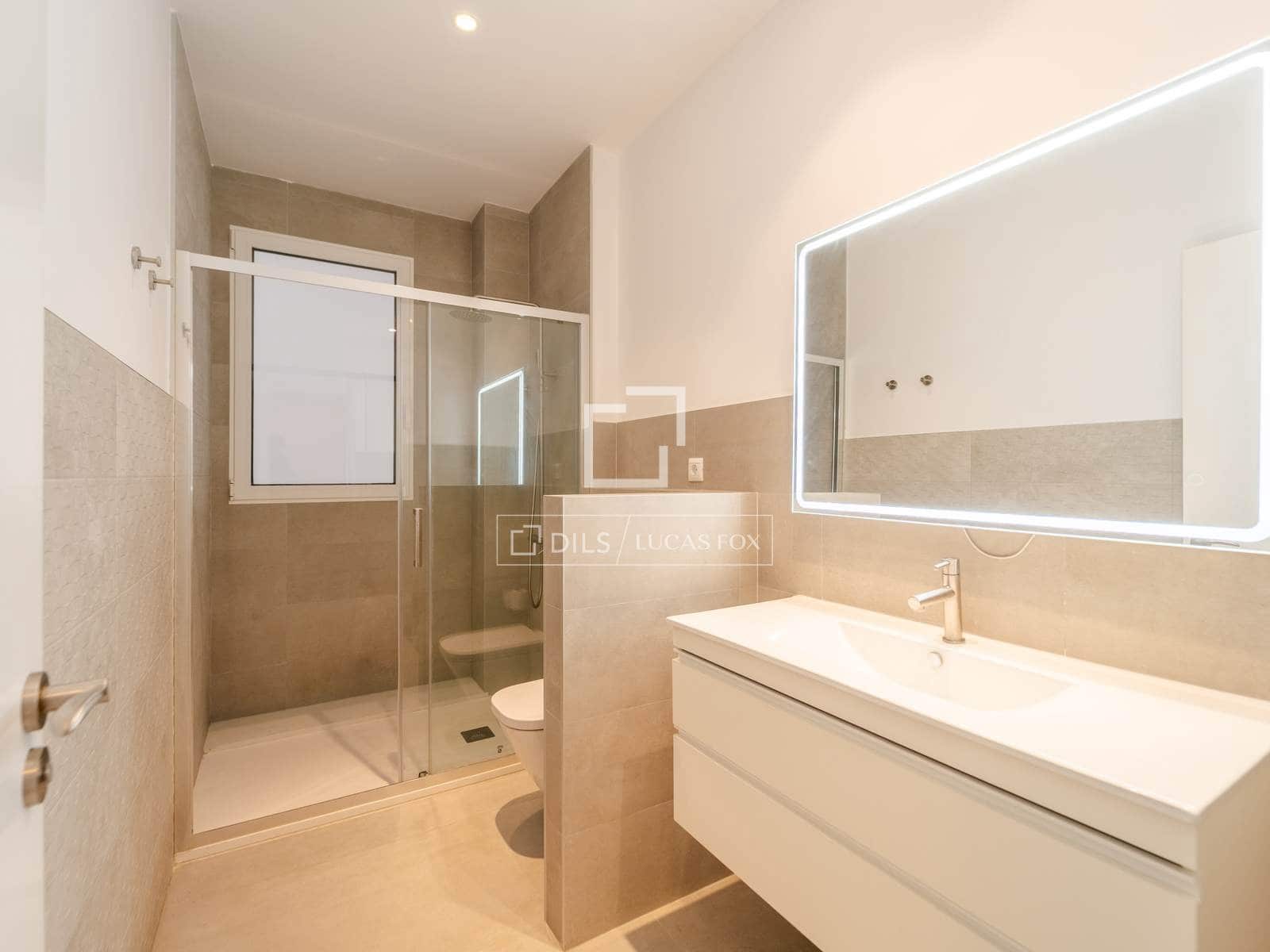 4 quarto Apartamento para arrendar em Valencia cidade - 2 200 € (Ref: 10160237)