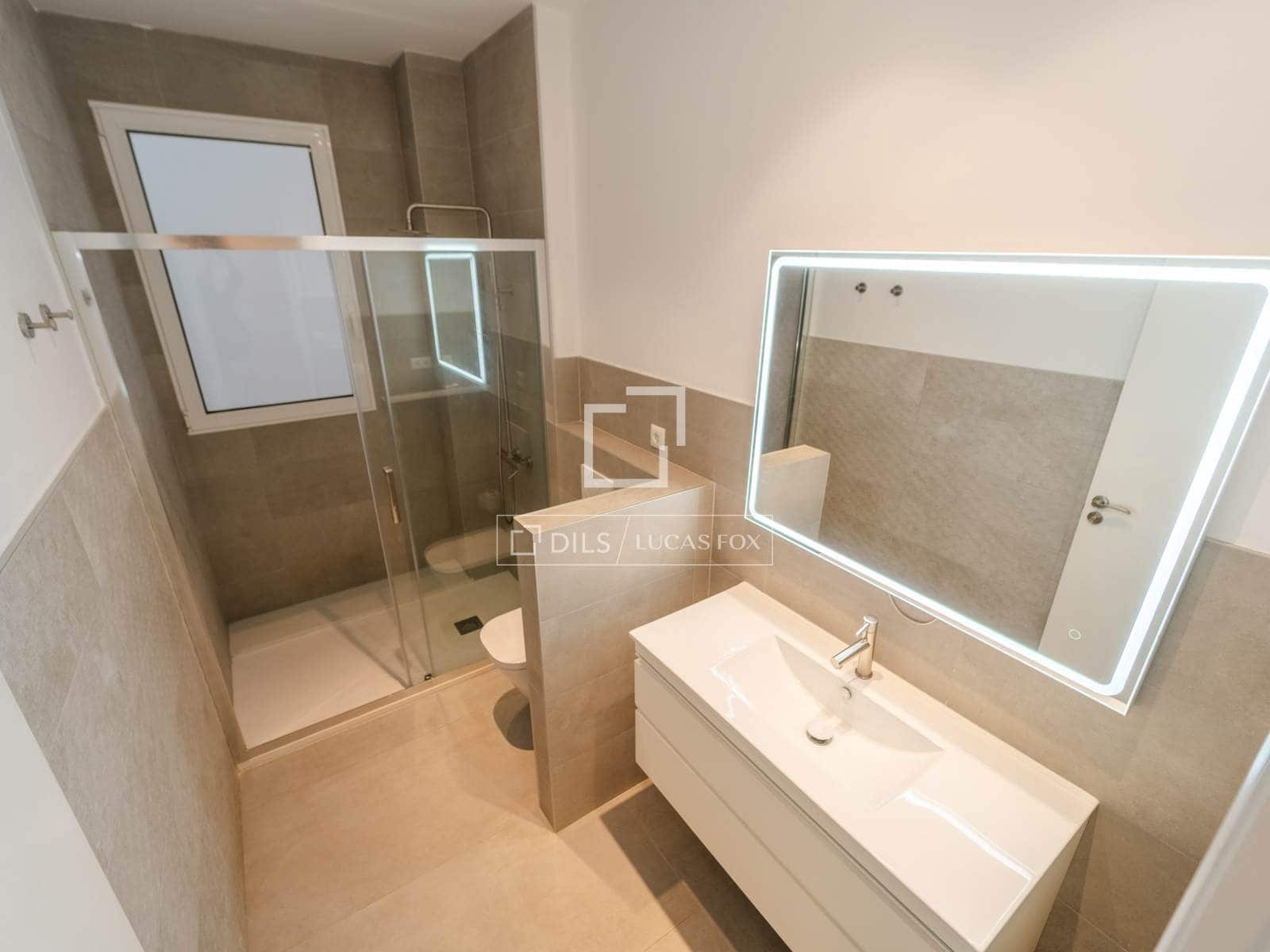 4 quarto Apartamento para arrendar em Valencia cidade - 2 200 € (Ref: 10160237)