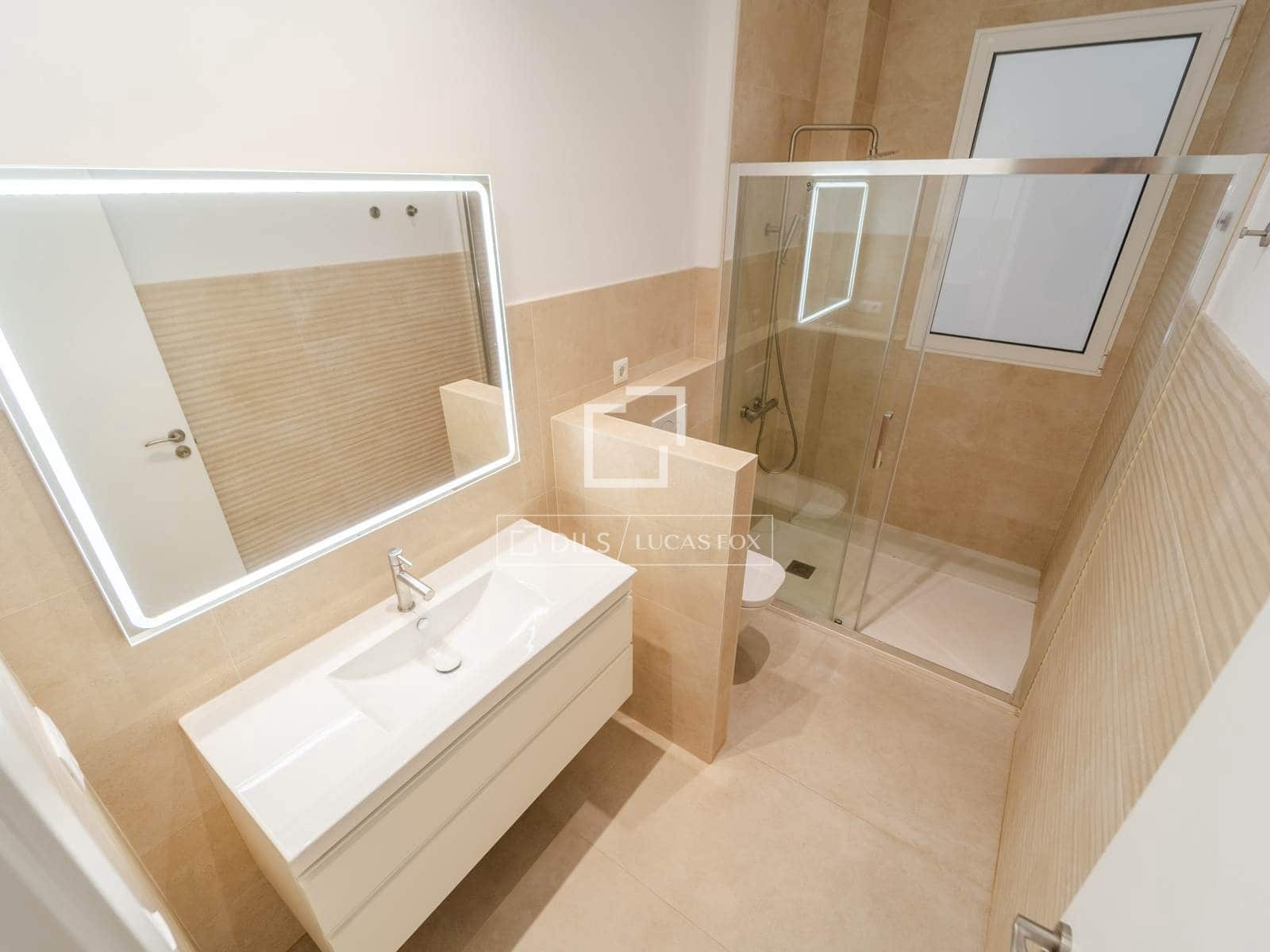 4 quarto Apartamento para arrendar em Valencia cidade - 2 200 € (Ref: 10160237)