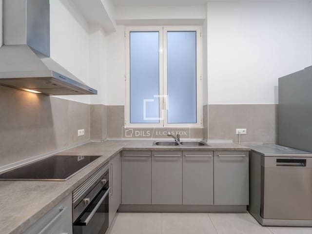 4 quarto Apartamento para arrendar em Valência cidade - 2 200 € (Ref: 10160237)