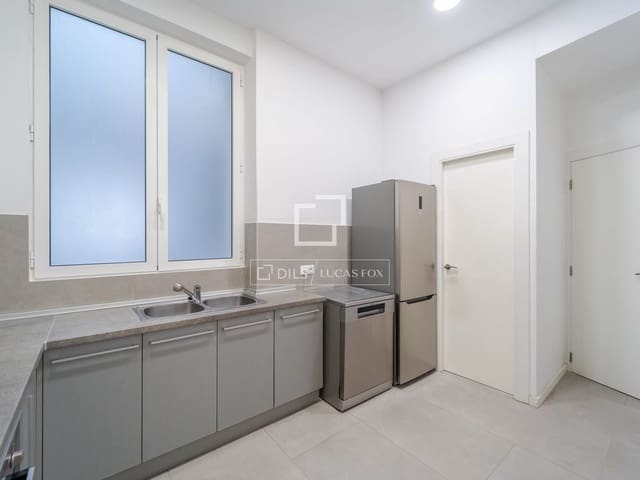 4 quarto Apartamento para arrendar em Valência cidade - 2 200 € (Ref: 10160237)