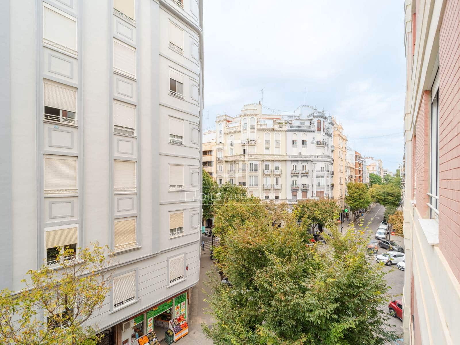 4 quarto Apartamento para arrendar em Valencia cidade - 2 200 € (Ref: 10160237)