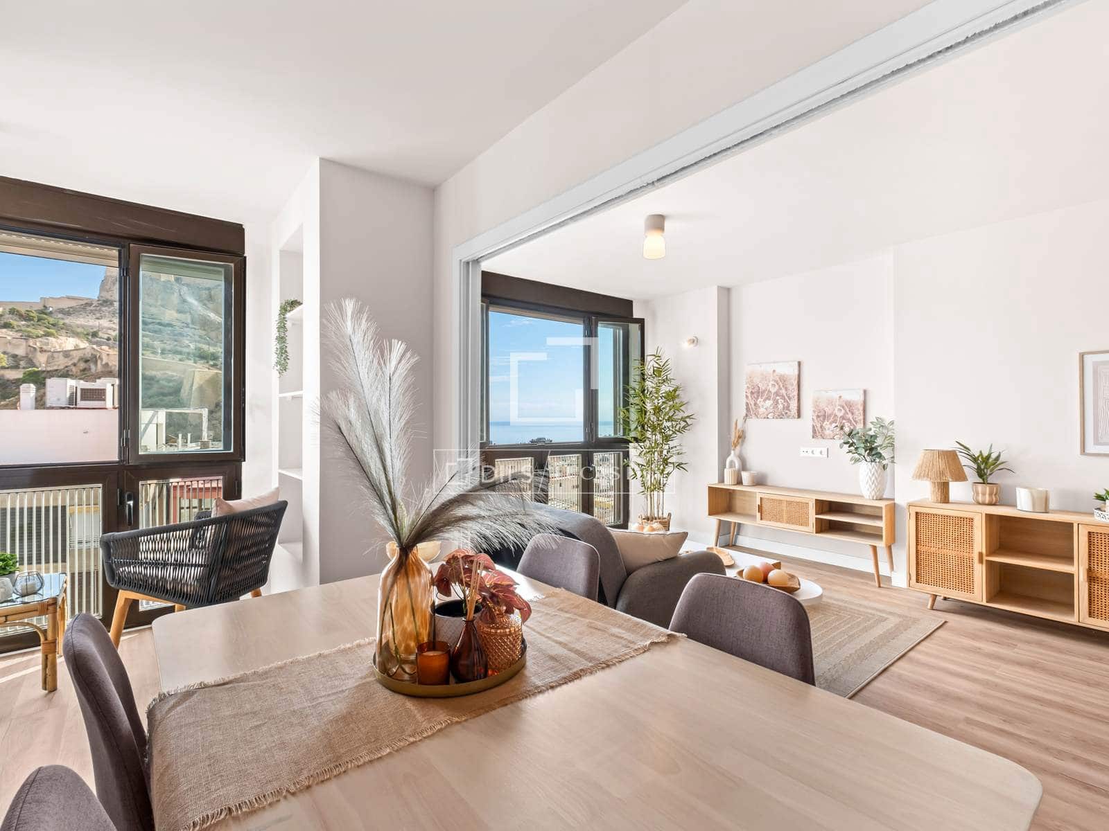 2 soveværelse Lejlighed til salg i Alicante by - € 439.000 (Ref: 10160238)