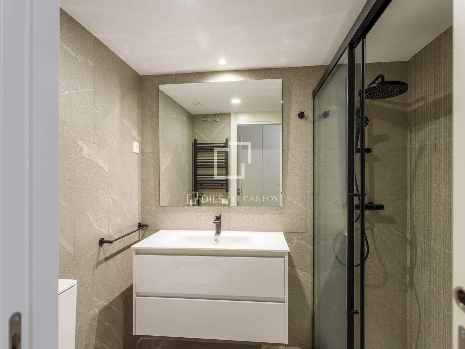 Appartement de 2 chambres à louer à Madrid ville avec garage - 1 900 € (Ref: 10160510)