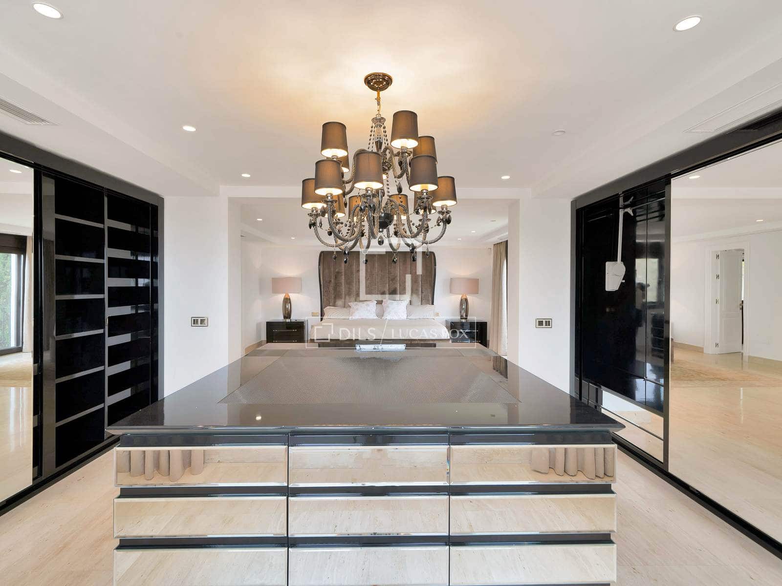 7 bedroom Villa for sale in Benahavis with pool garage - € 3,100,000 (Ref: 10160610)