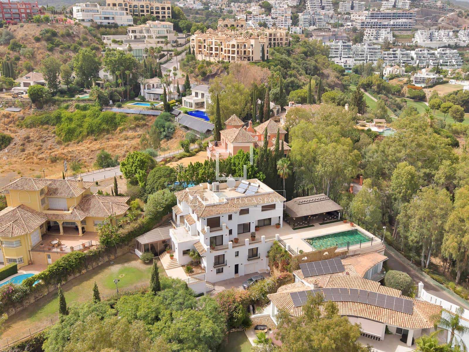 7 bedroom Villa for sale in Benahavis with pool garage - € 3,100,000 (Ref: 10160610)