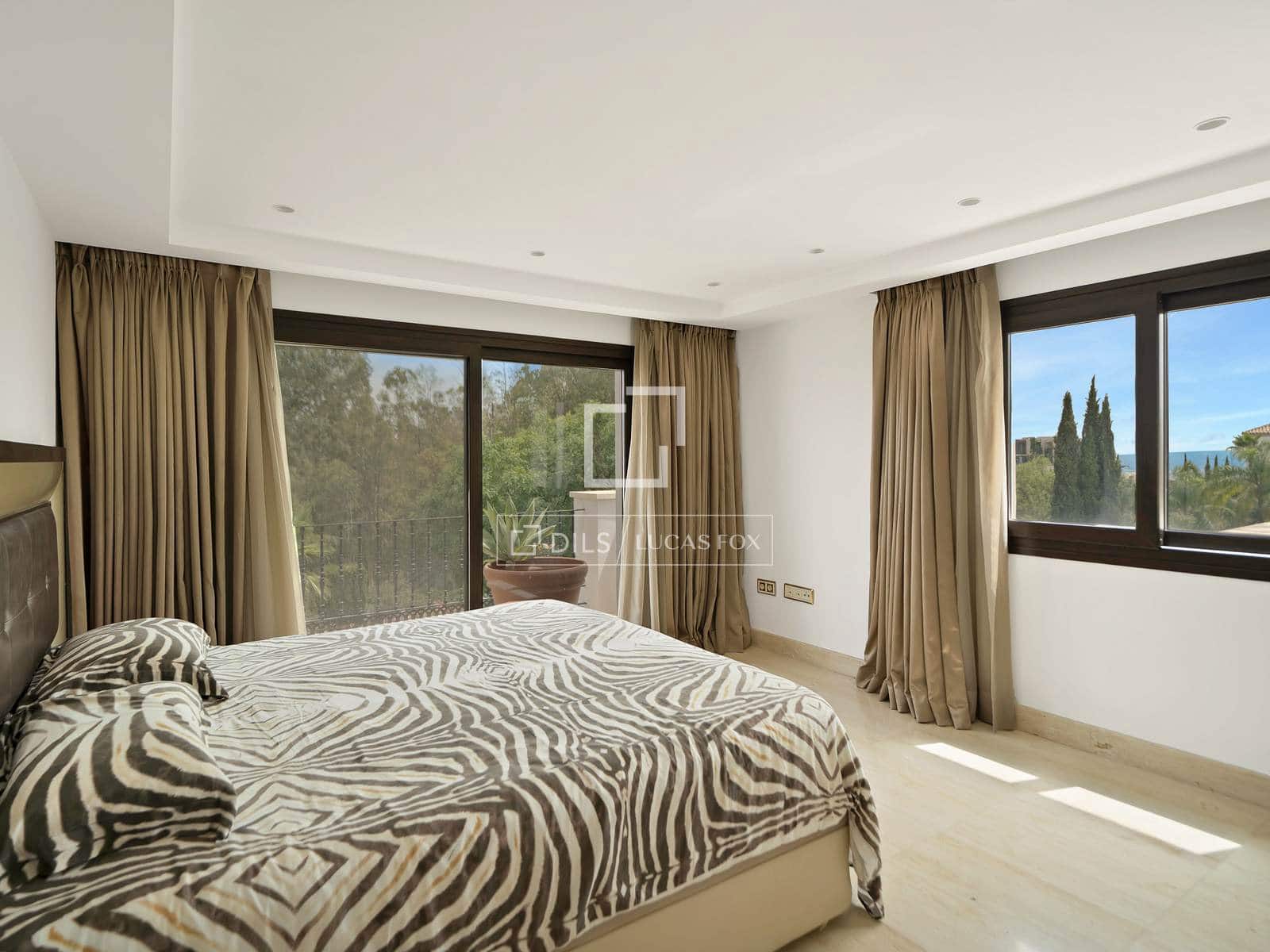 7 bedroom Villa for sale in Benahavis with pool garage - € 3,100,000 (Ref: 10160610)
