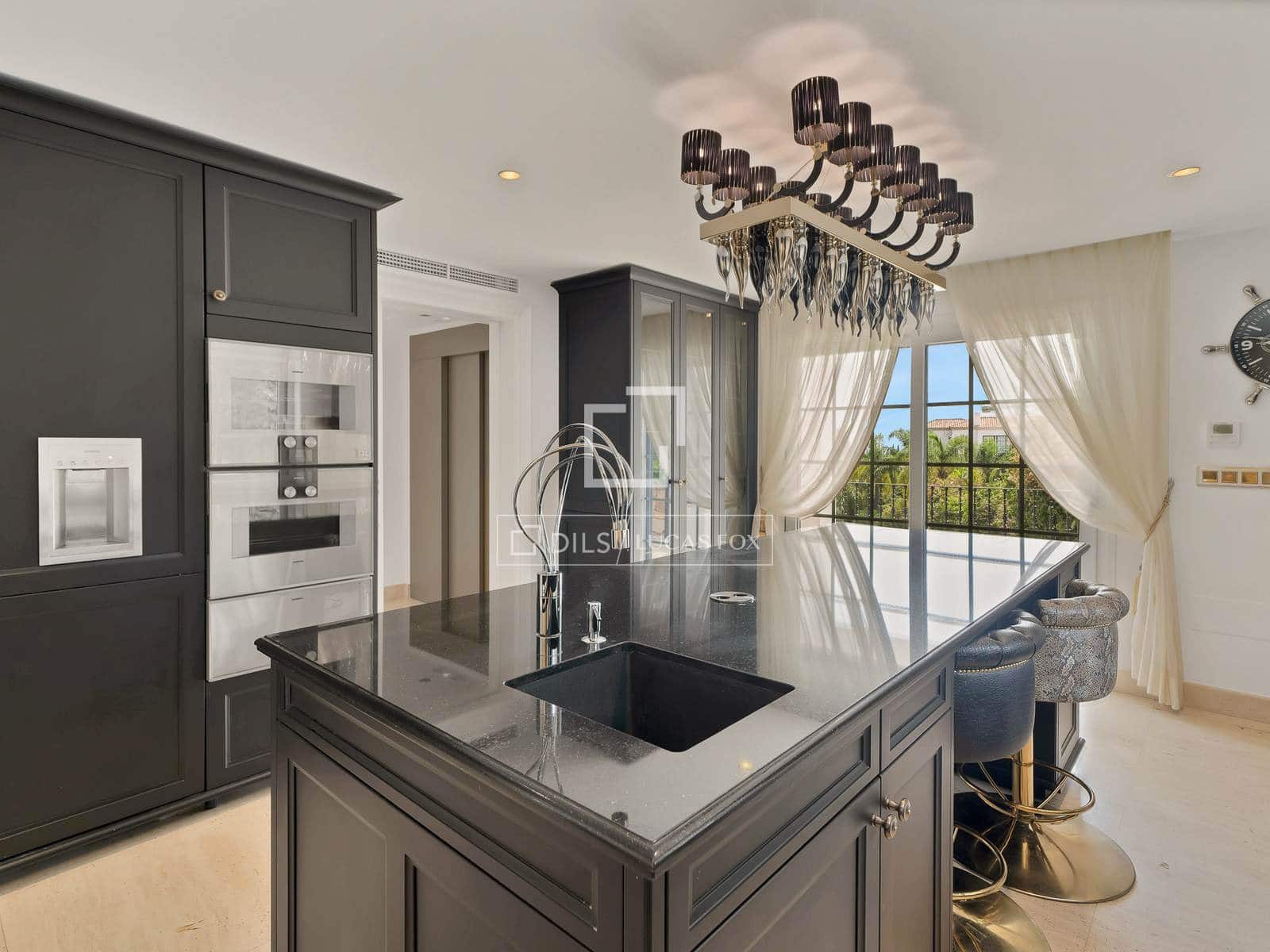 7 bedroom Villa for sale in Benahavis with pool garage - € 3,100,000 (Ref: 10160610)