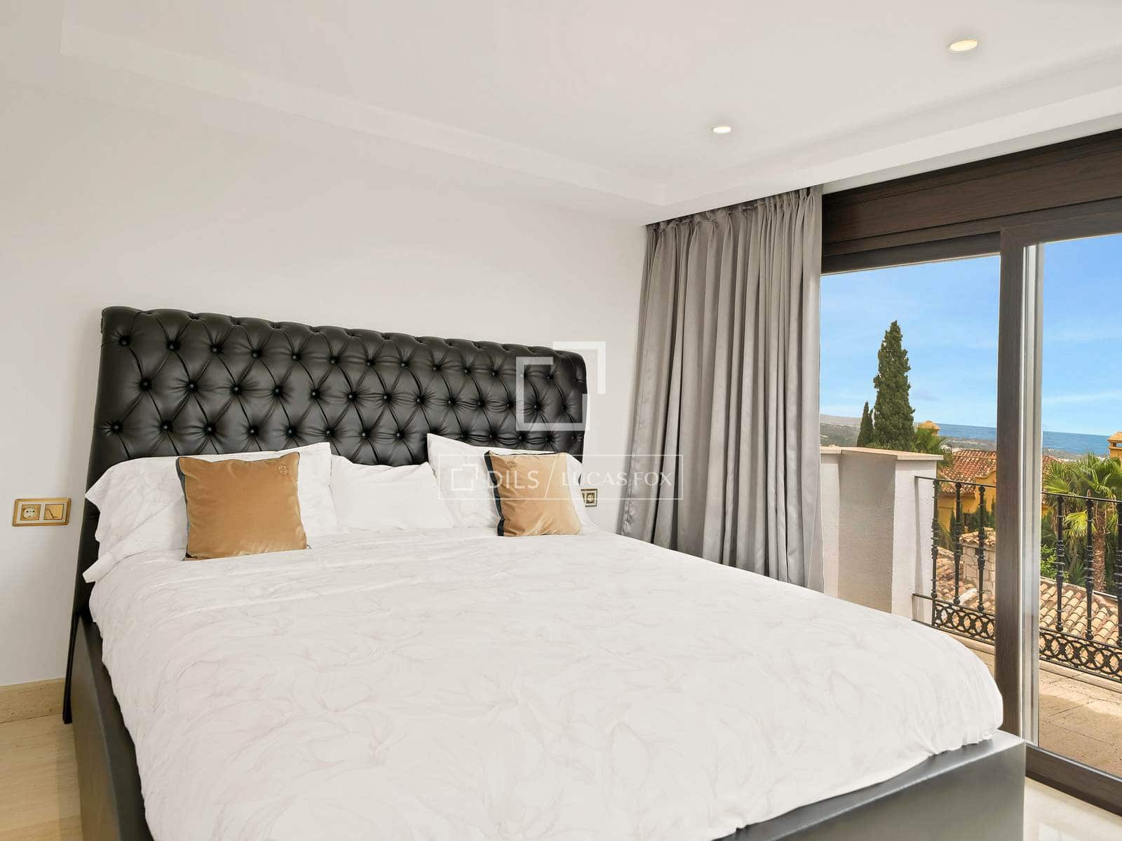7 bedroom Villa for sale in Benahavis with pool garage - € 3,100,000 (Ref: 10160610)