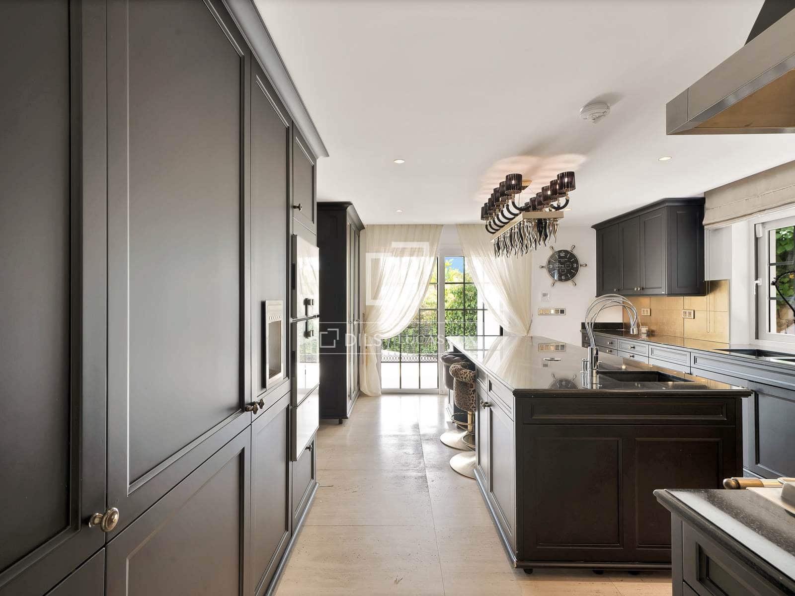 7 bedroom Villa for sale in Benahavis with pool garage - € 3,100,000 (Ref: 10160610)