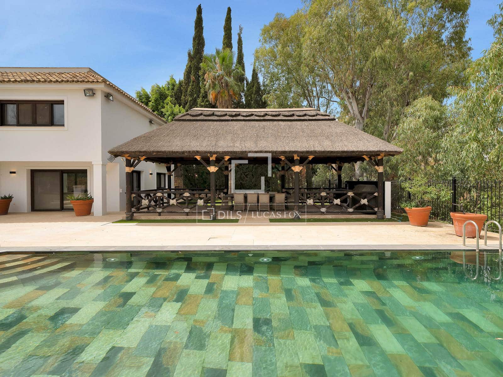 7 bedroom Villa for sale in Benahavis with pool garage - € 3,100,000 (Ref: 10160610)