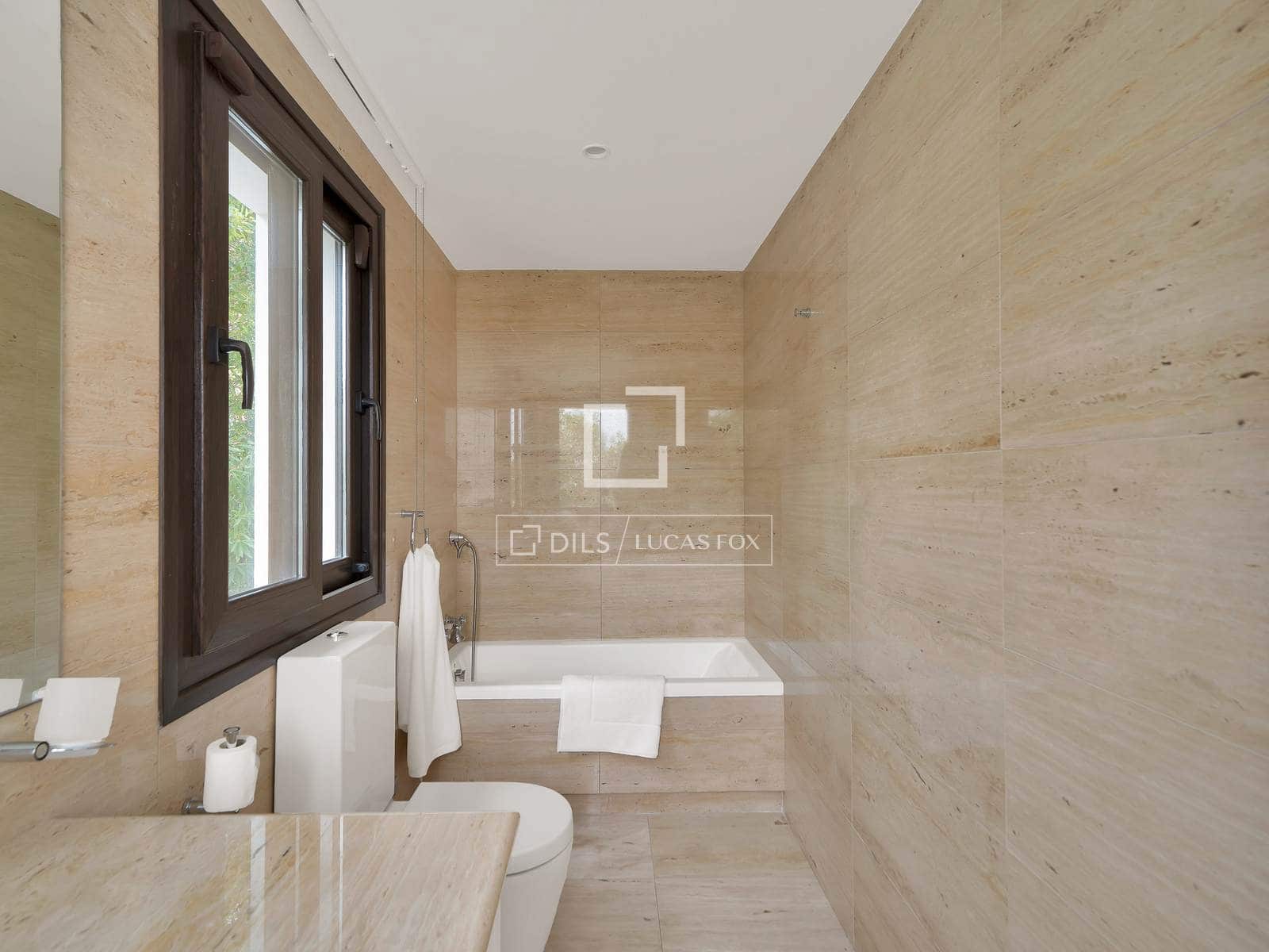 7 bedroom Villa for sale in Benahavis with pool garage - € 3,100,000 (Ref: 10160610)