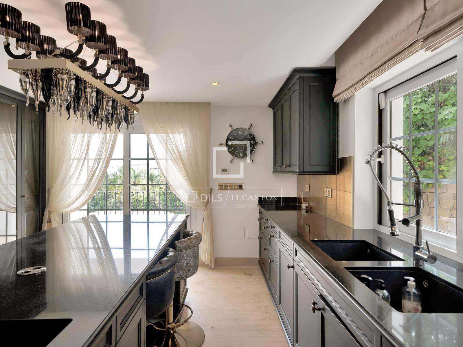 7 bedroom Villa for sale in Benahavis with pool garage - € 3,100,000 (Ref: 10160610)