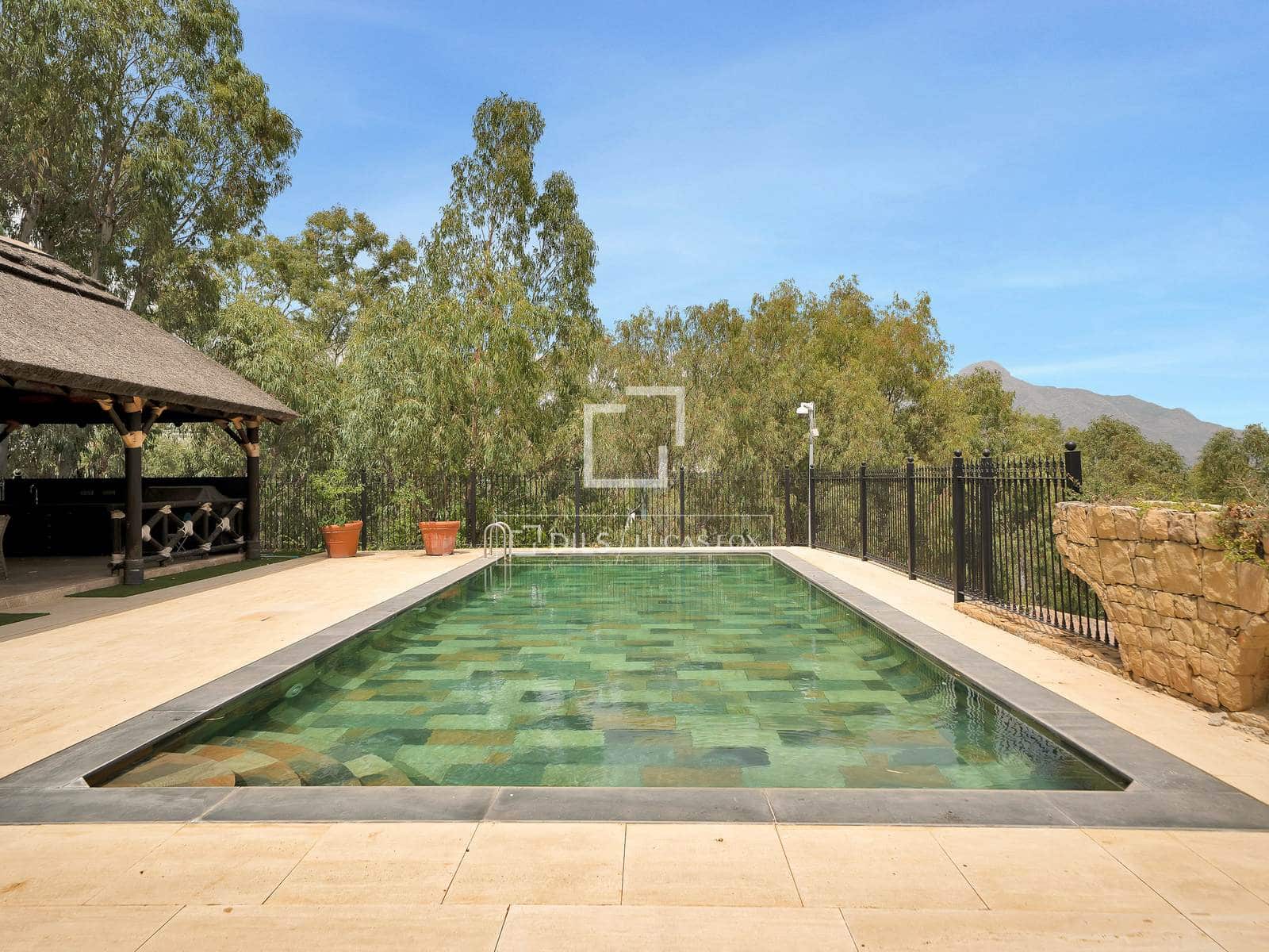 7 bedroom Villa for sale in Benahavis with pool garage - € 3,100,000 (Ref: 10160610)