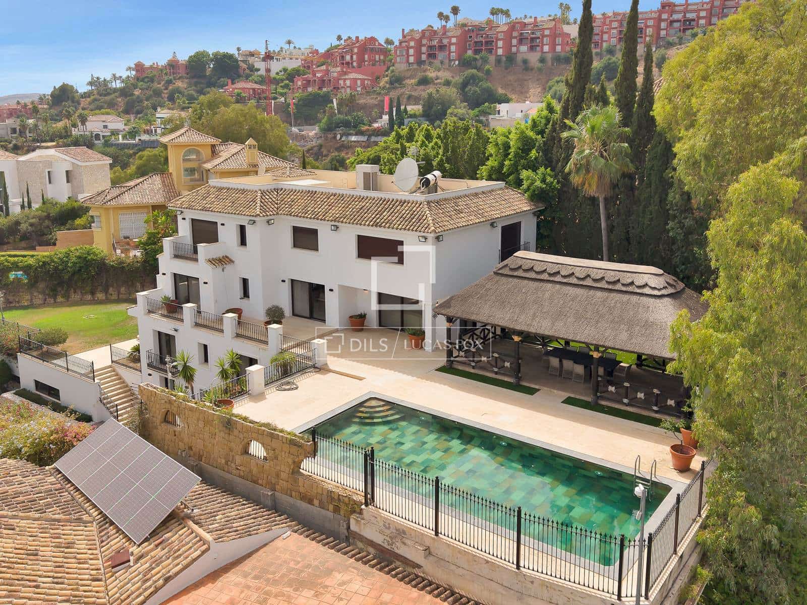 7 bedroom Villa for sale in Benahavis with pool garage - € 3,100,000 (Ref: 10160610)