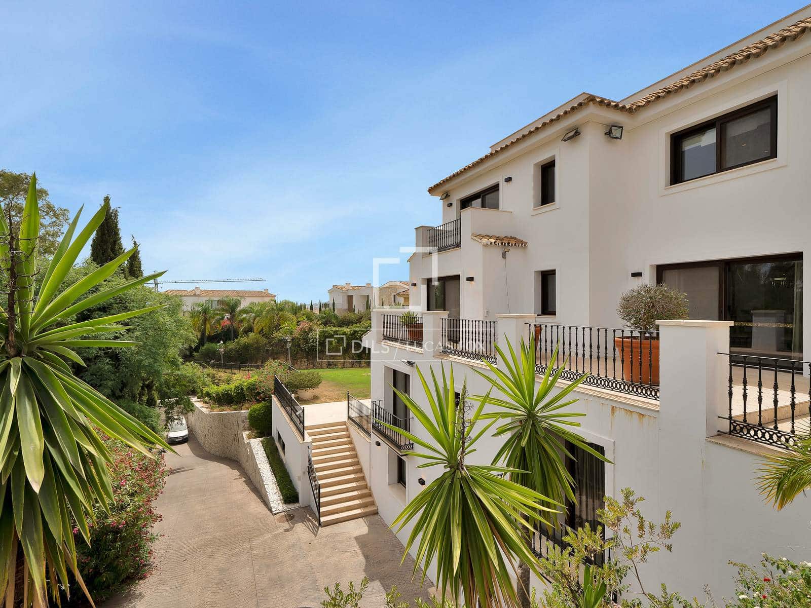 7 bedroom Villa for sale in Benahavis with pool garage - € 3,100,000 (Ref: 10160610)